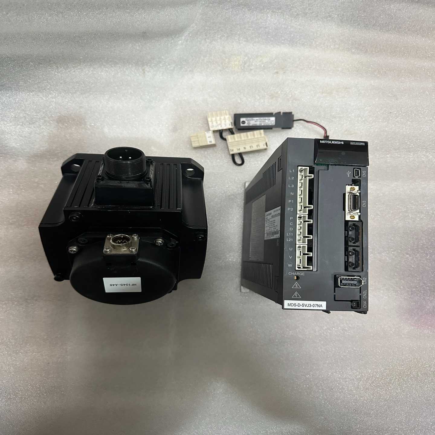 议价三菱四轴MDS-D-SVJ3-07NAD配老款电机HF104S现货/维修