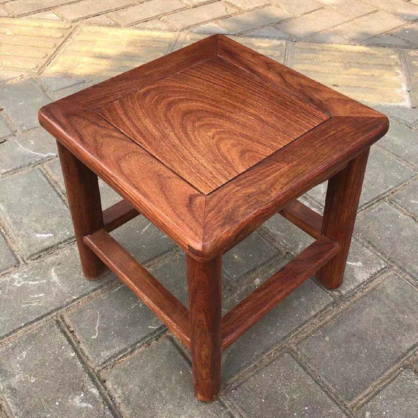 #红木花梨木刺猬紫檀实木儿童小凳子板凳四方凳换鞋矮凳洗脚凳刺