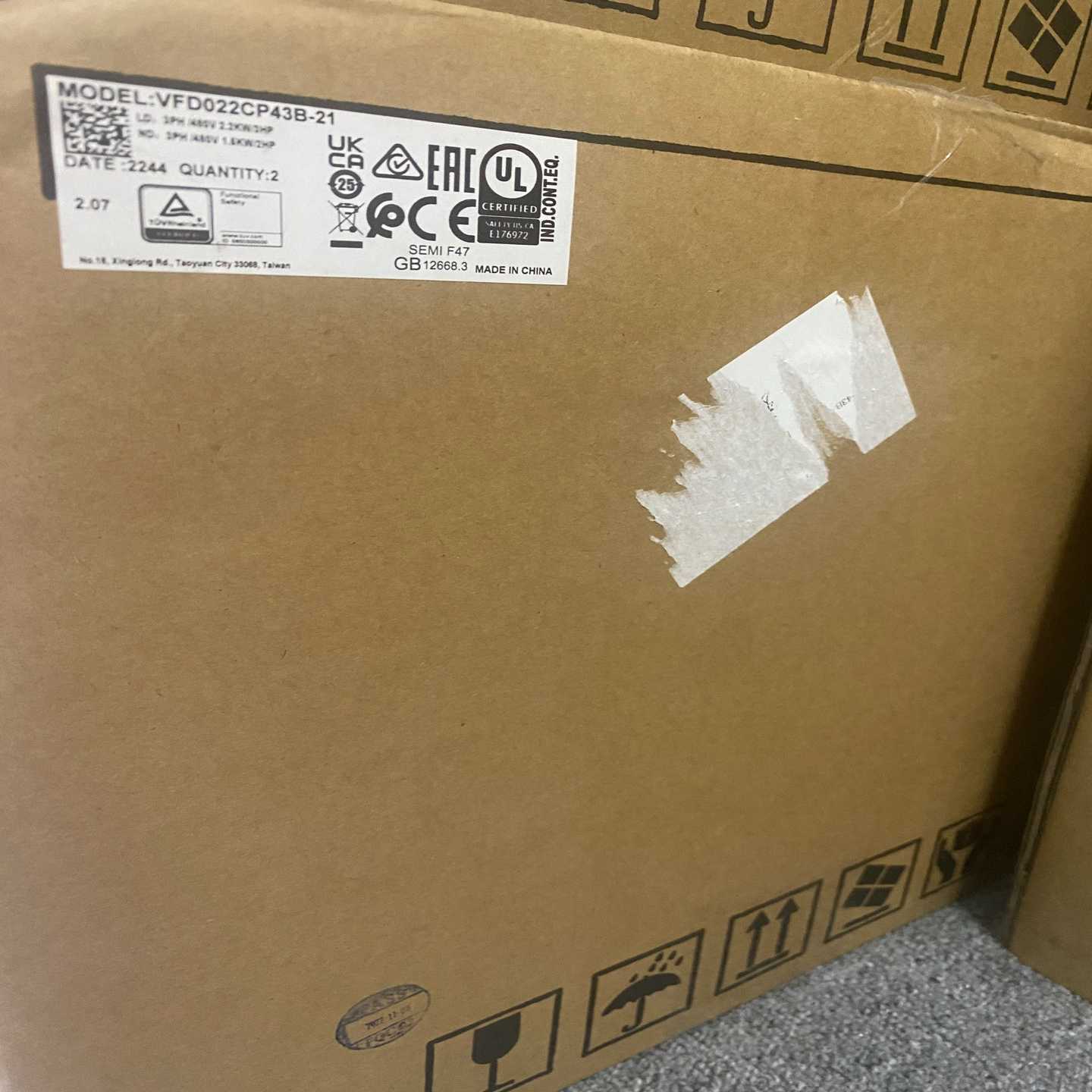 台达变频器VFD022CP43B-21 2.2KW（佳毅工控）