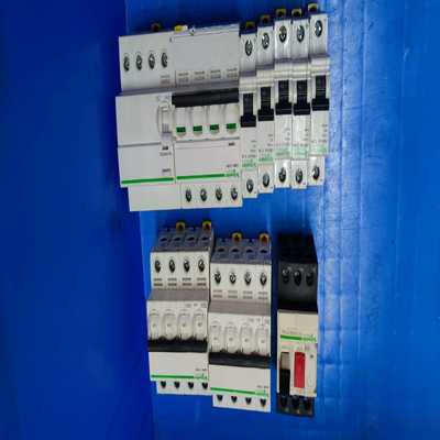 施耐德空气开关ic65ND63A有2个，GV2-ME16C-议价