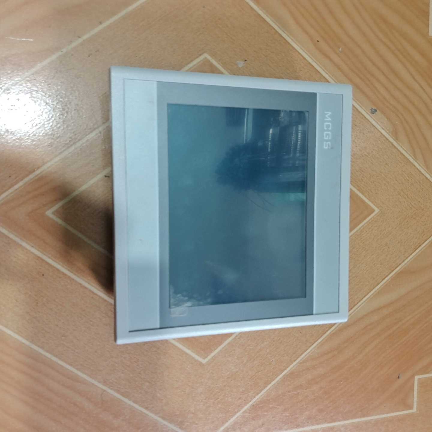 昆仑通态触摸屏TPC7012Ew，功能正常，成色为实图询价