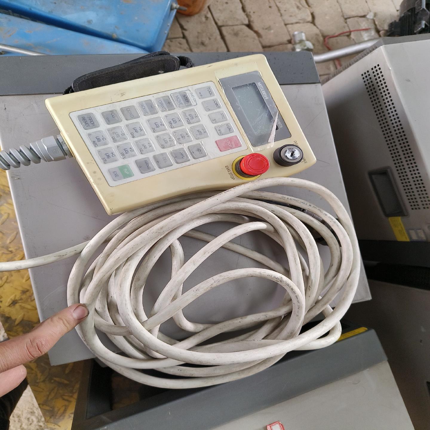 议价三菱机器人示教器R28TB BKO-FA0597H07成色