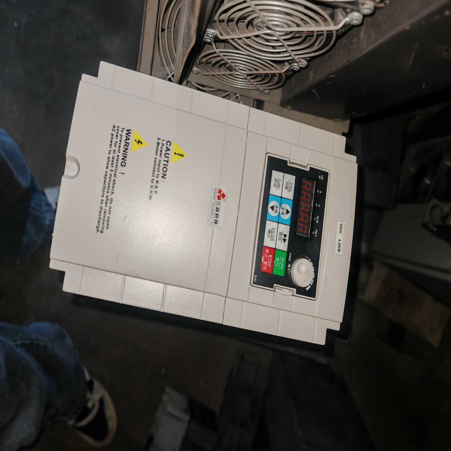 三品变频器SANVc2000-4T0040G/P，功率4kw--议价商品