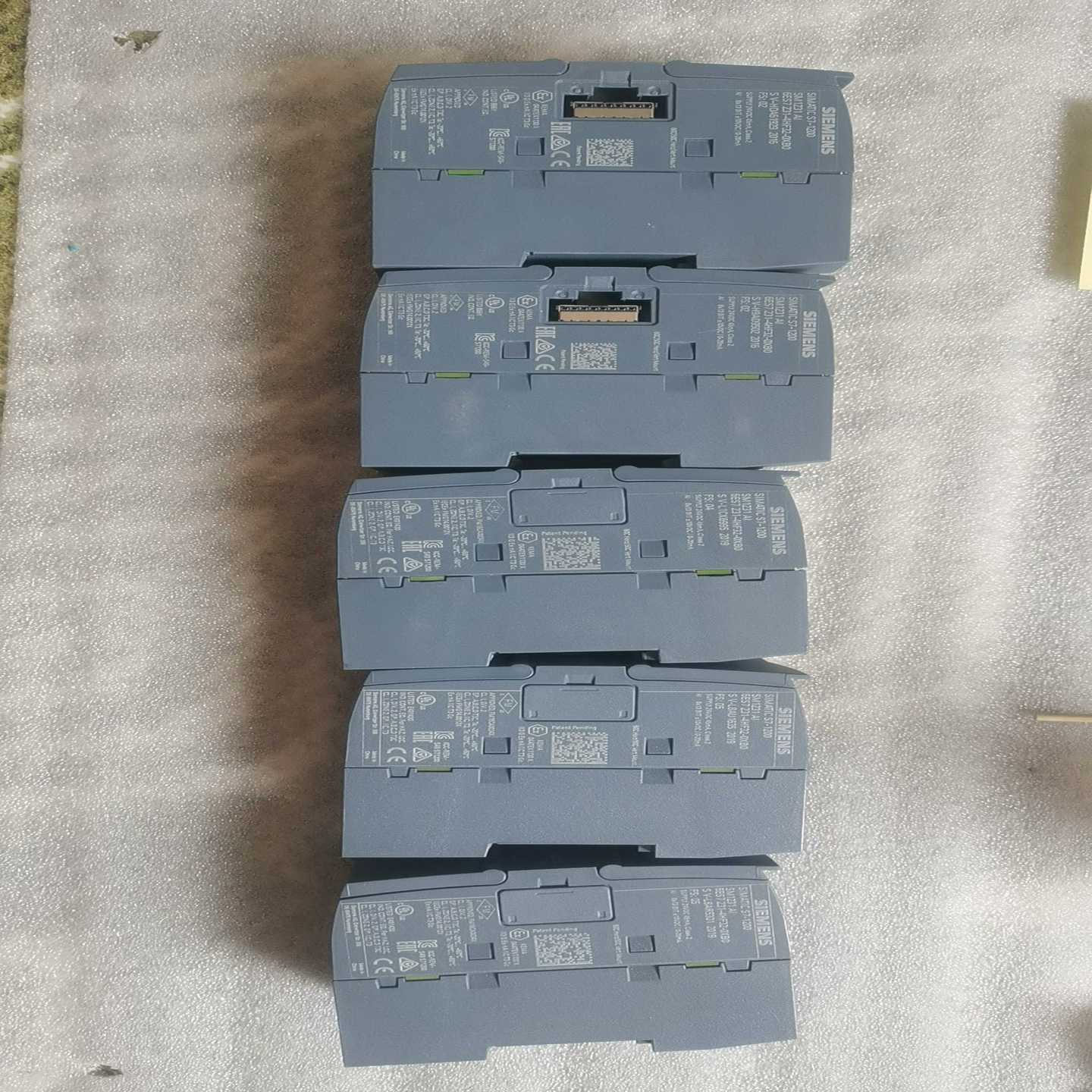 6ES7 231-4HF32-0XB0数量五台二手裸肌，有轻~议价