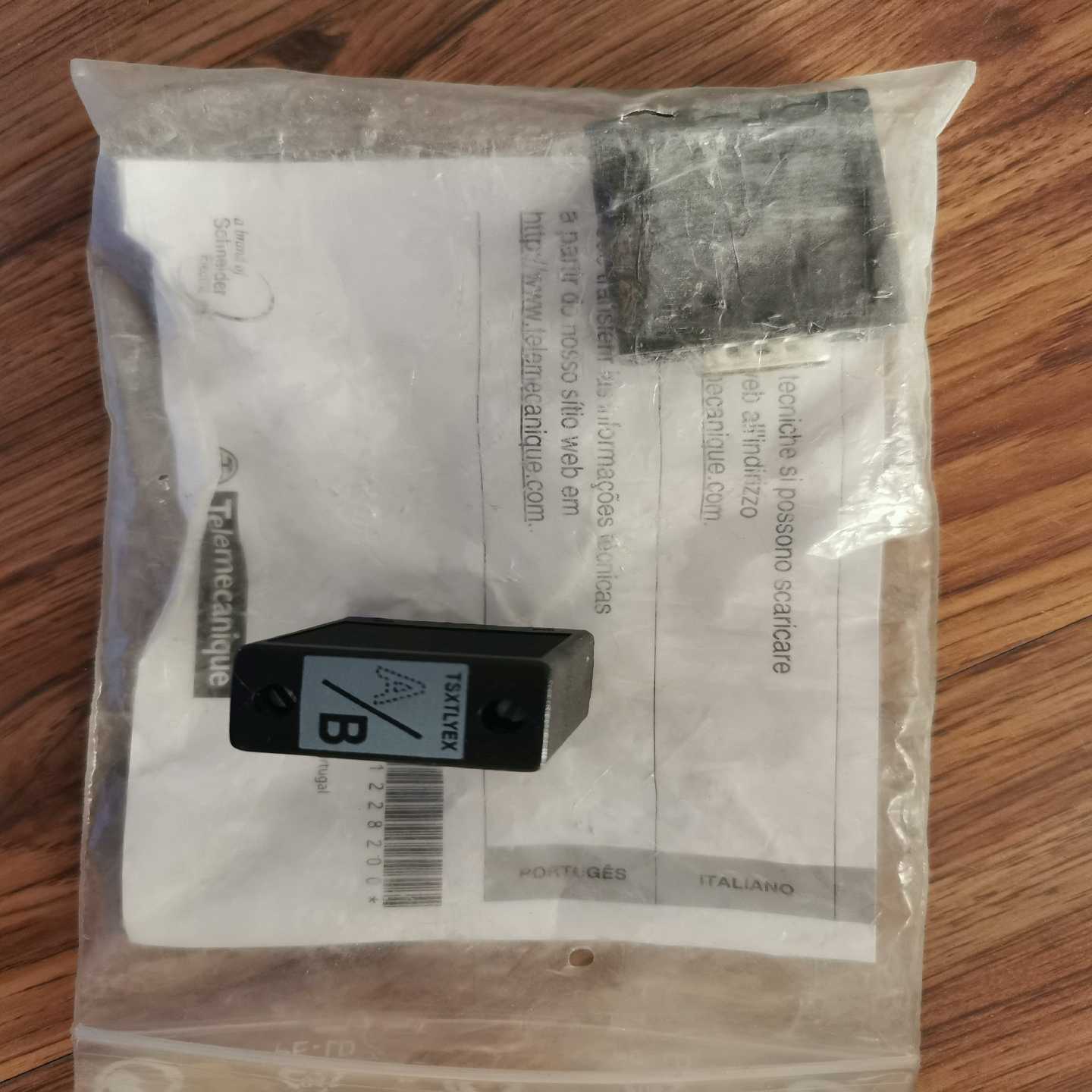 施耐德 TSXTLYEX全新原装正品现货--议价商品