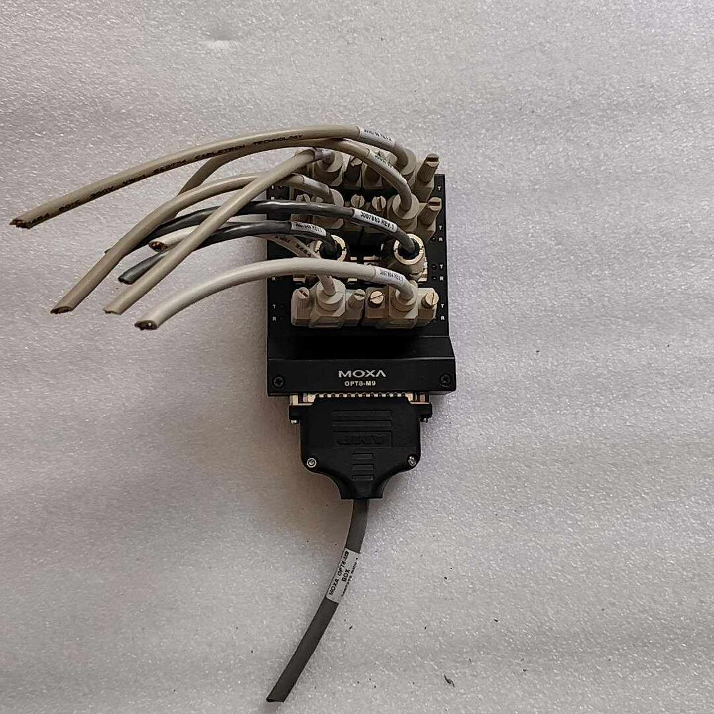 MOXA摩莎多串口转接盒OPT8-M9--议价商品