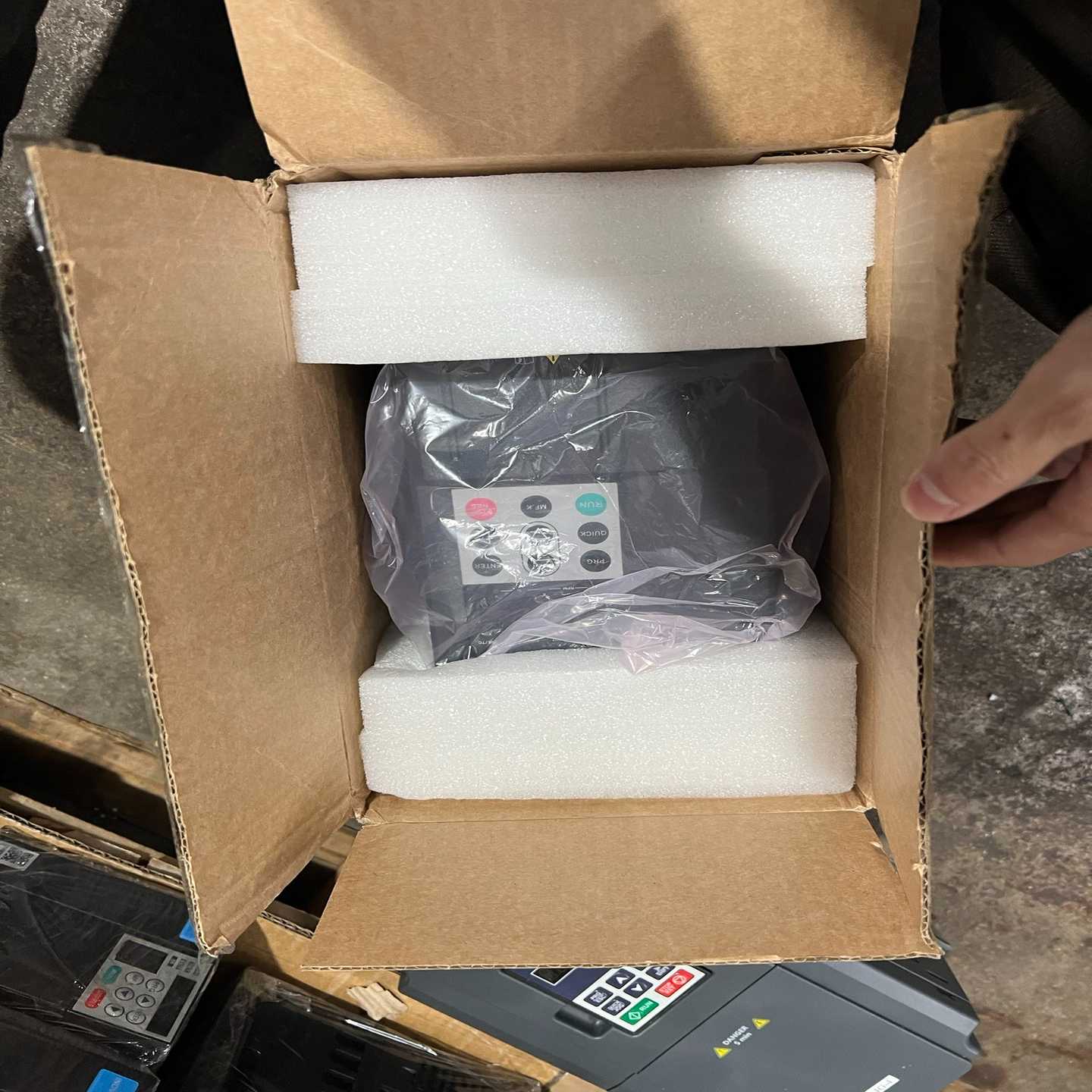 议价全新汇川MD290变频器3.7KW，220V，全新工程，喜欢