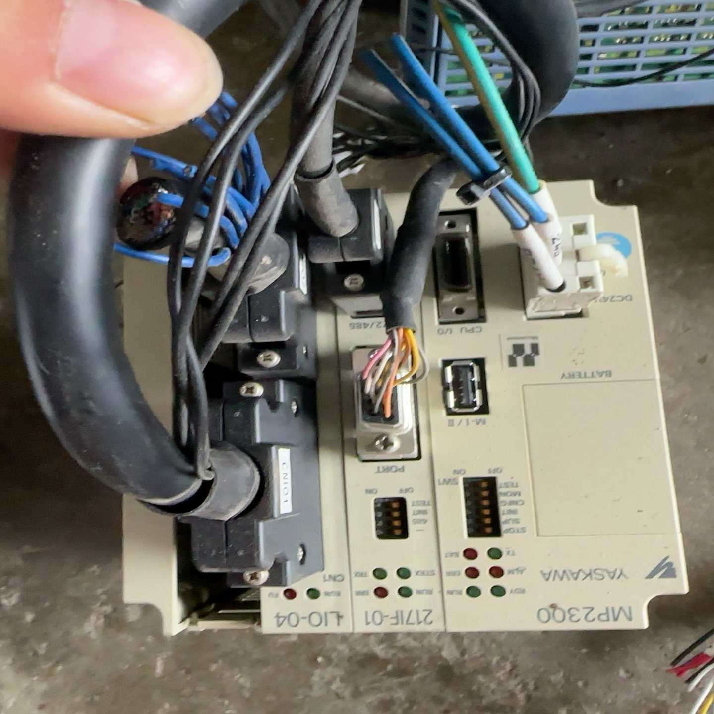 安川控制器JEPMC-MP2300-E,功能包好,成色如图,