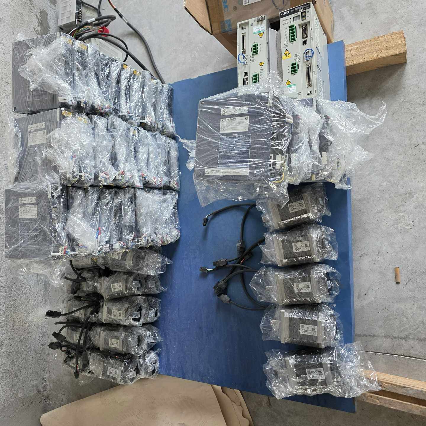 富士伺服驱动器RYH751F5-VV2RYH401F5-V-询价客服