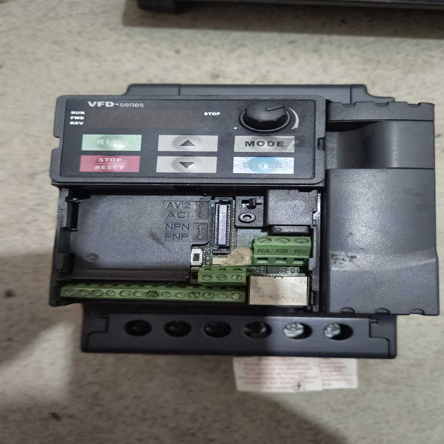 台达VFD022E43A2.2KW变频器，功能。成色还询价