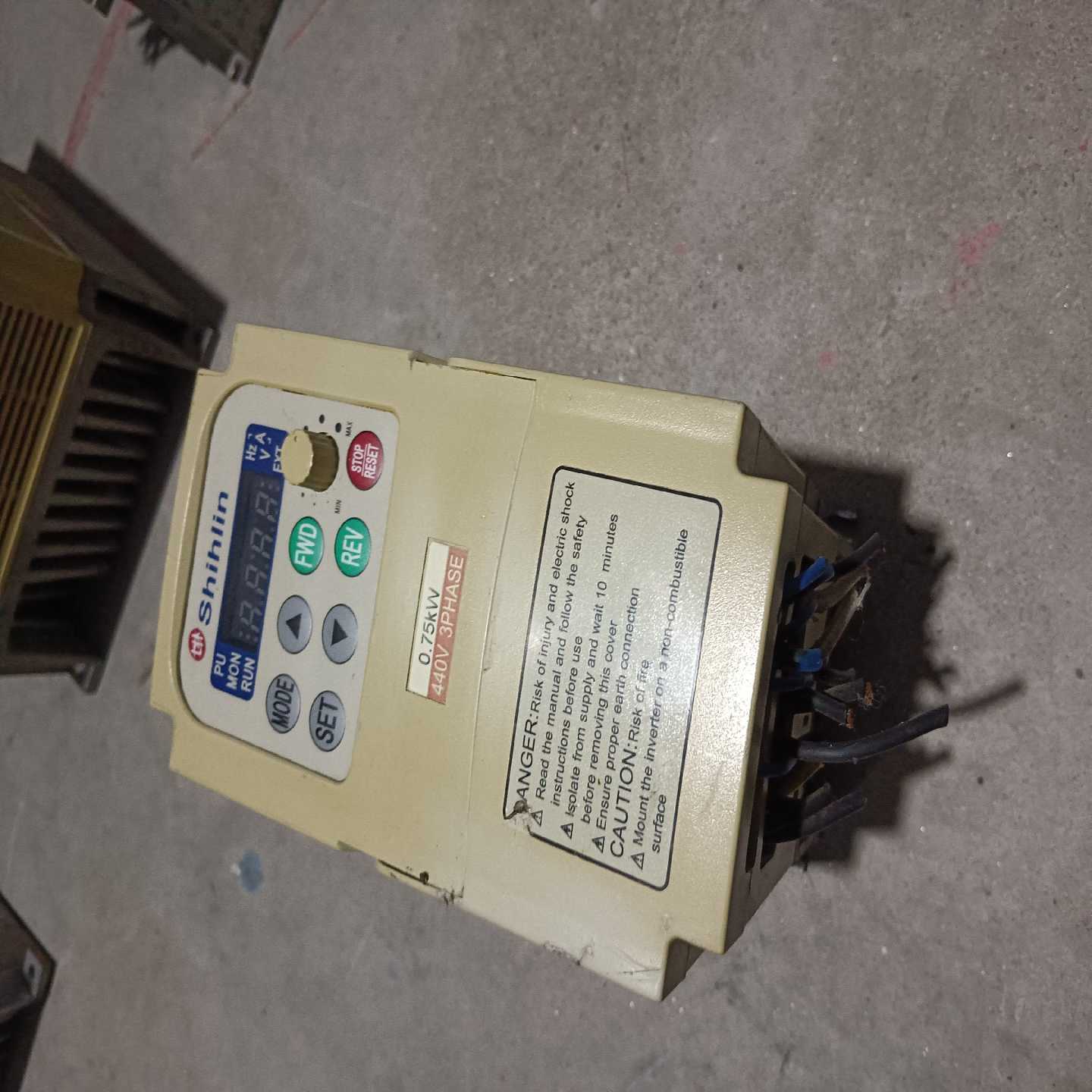 士林变频器SS-043-0.75K-D380V0.75议价