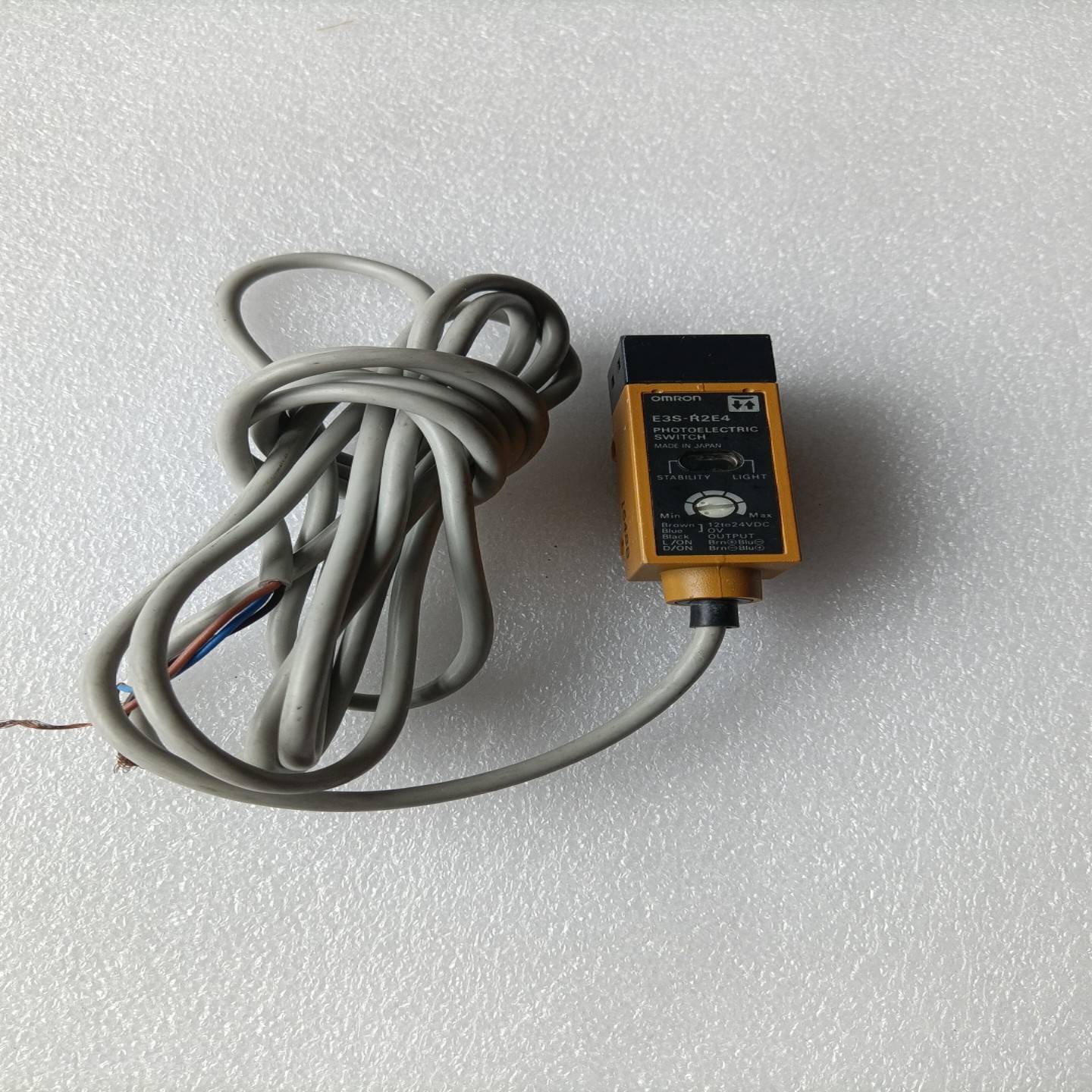 售前询价售前询价E3S-R2E4光电开关感测器