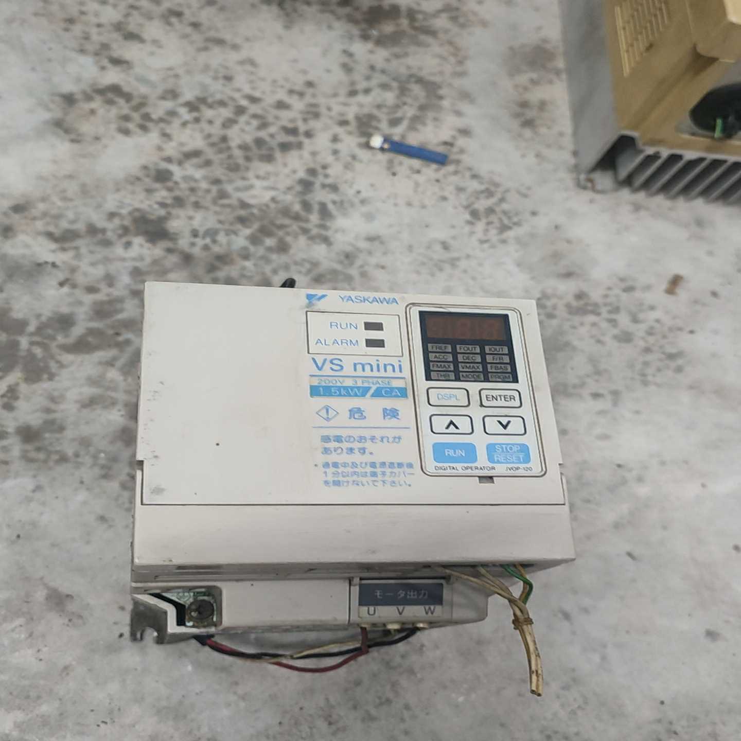 【议价】安川变频器1.5KWw220V适用