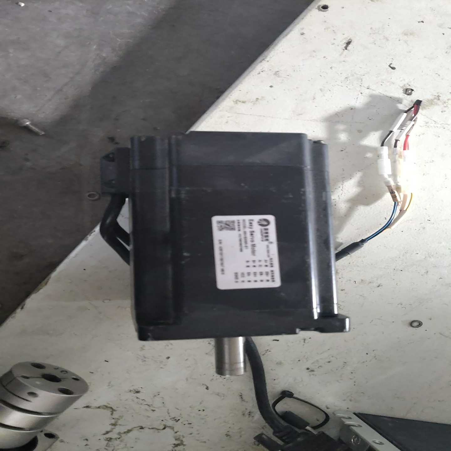 咨询-蕾塞伺服电机一台成色如图