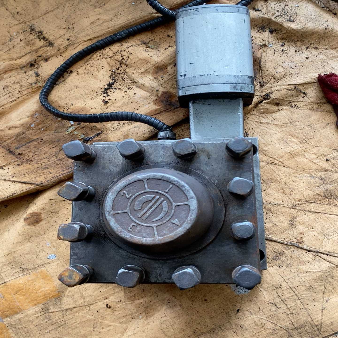 拆机文昌数控电动刀架,成色如图,功能都包好用,型号LD4B--议价