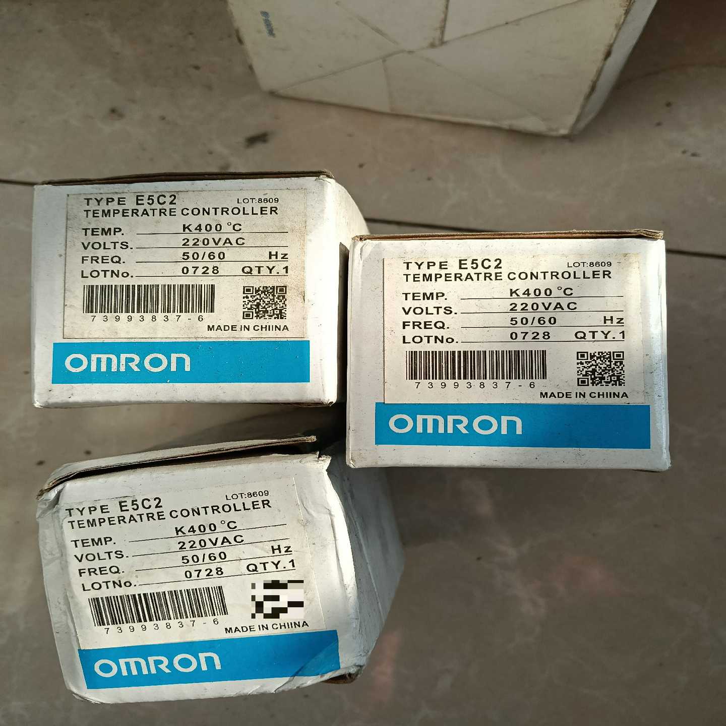 E5C2-R温度控制仪 3个，库存样子如图，用的上~询价