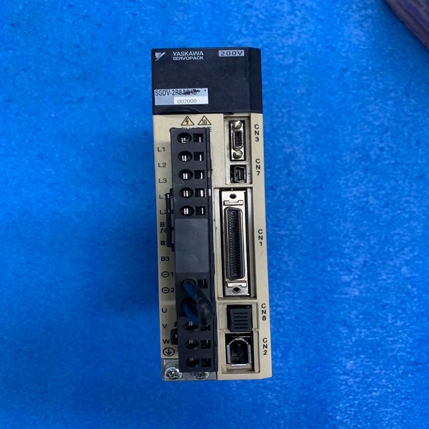 询价安川V-2801002000驱动器，功能包好，标