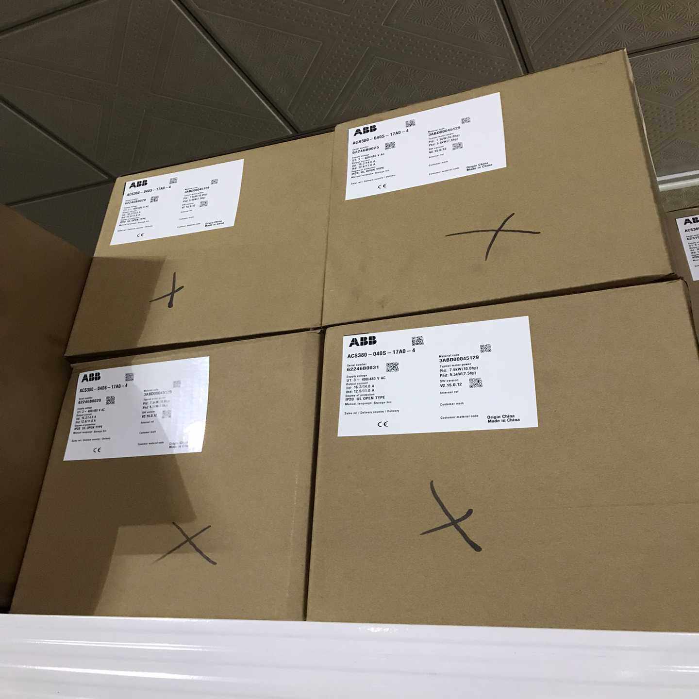 全新变频器ACS380-040S-17A0-4，工厂库