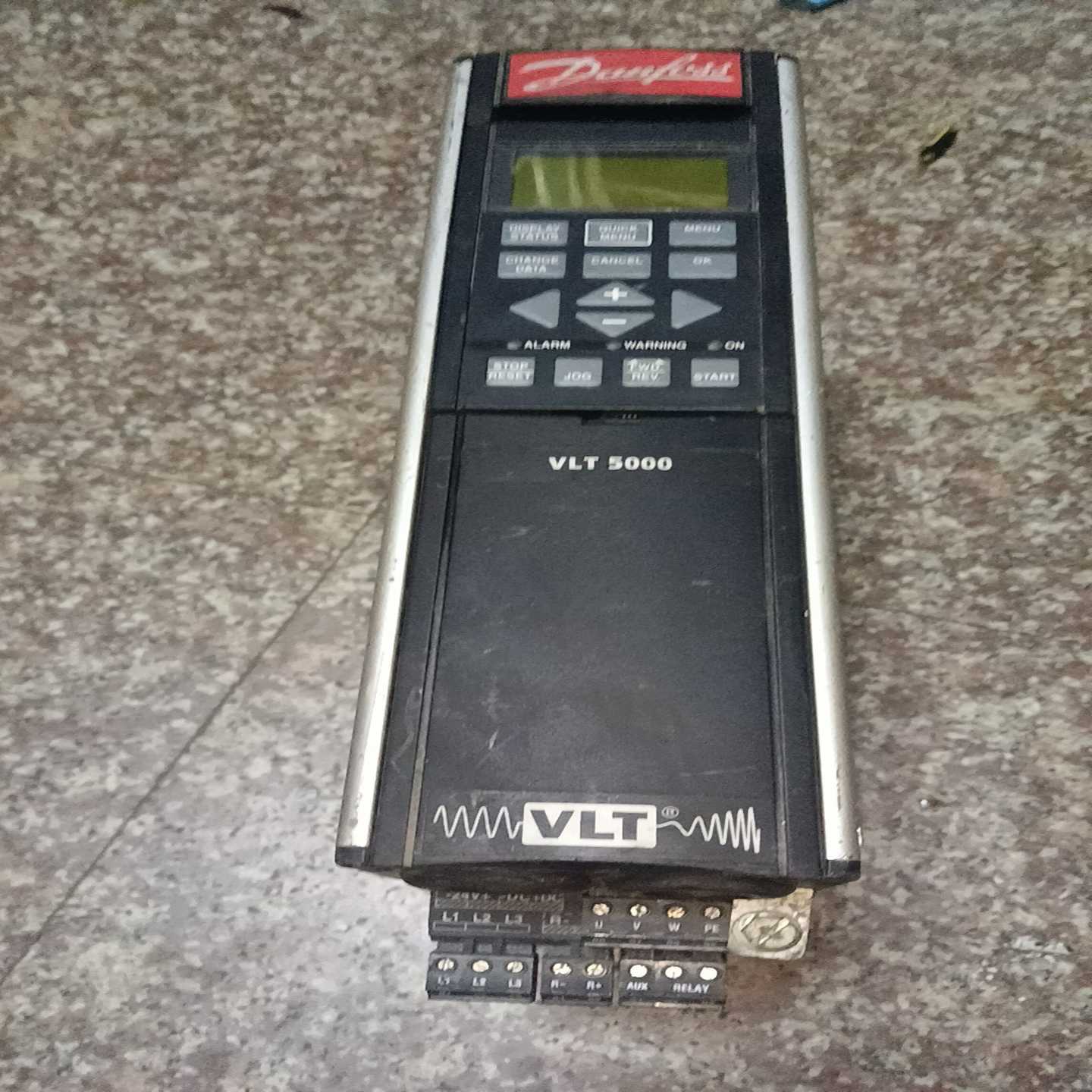丹佛斯变频器VLT5001PT5B20SBR3DLF00，拆--议价商品