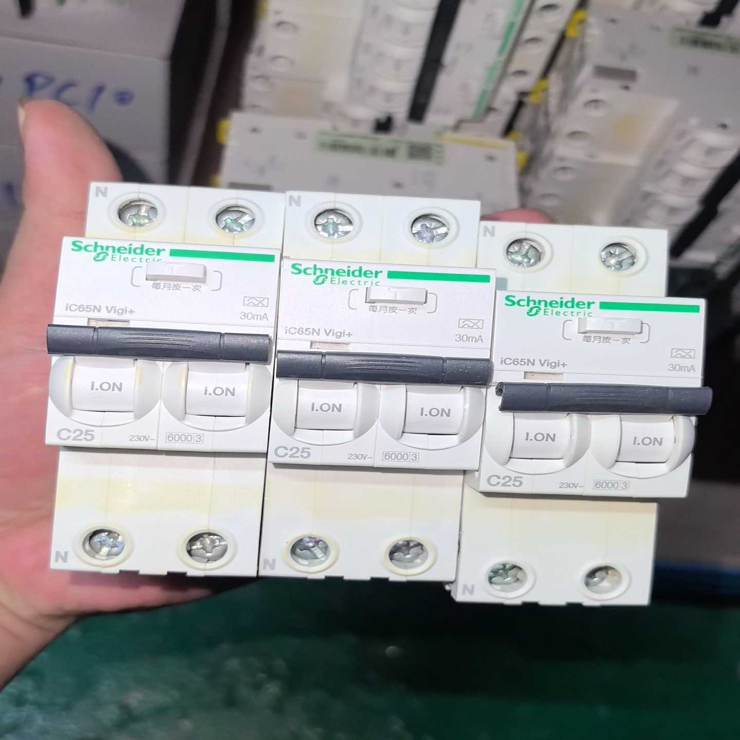 施耐德Atci9系列iC65N2P一体化漏电保护断路器空