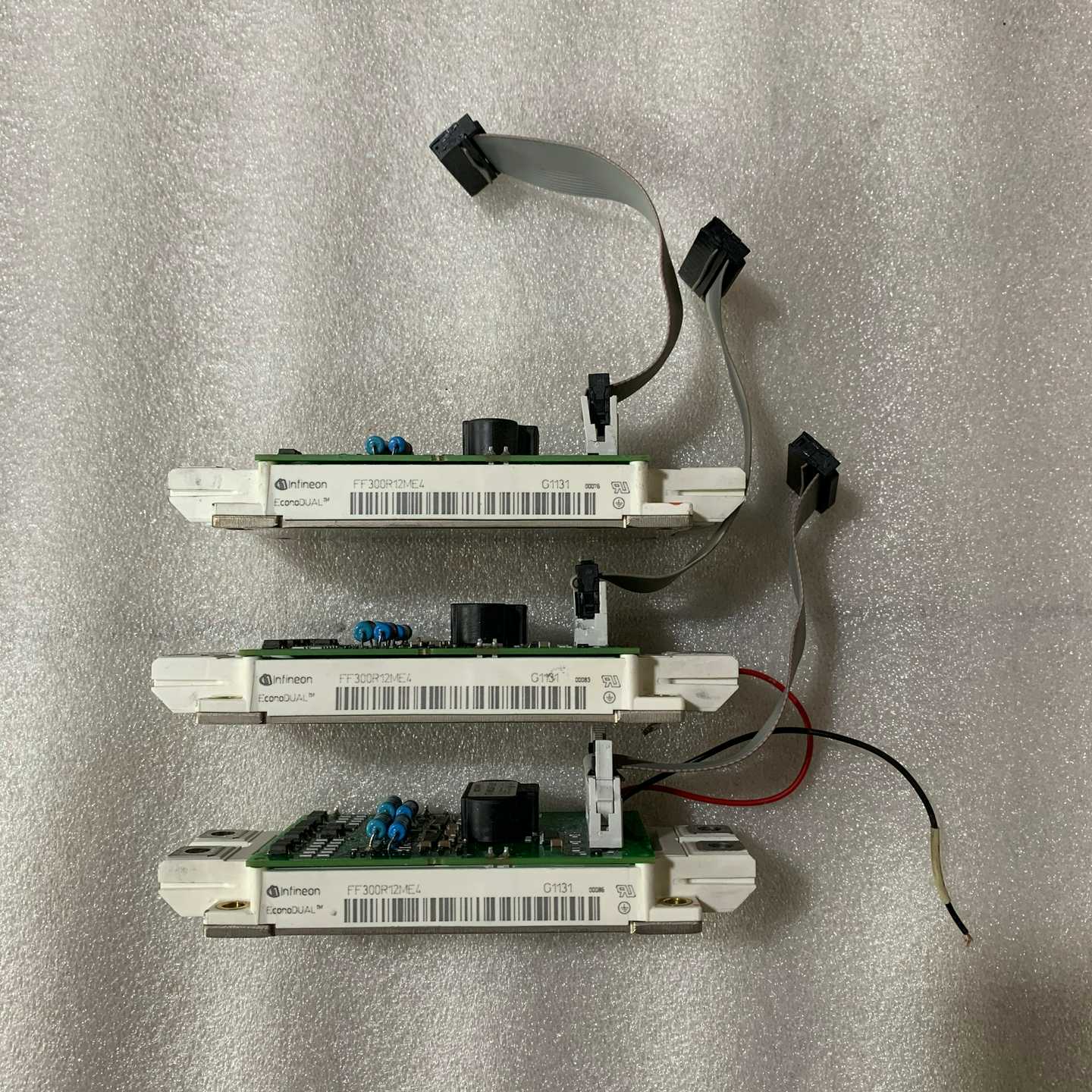 询价英飞凌模块FF300R12ME4,加触发板，成色如图