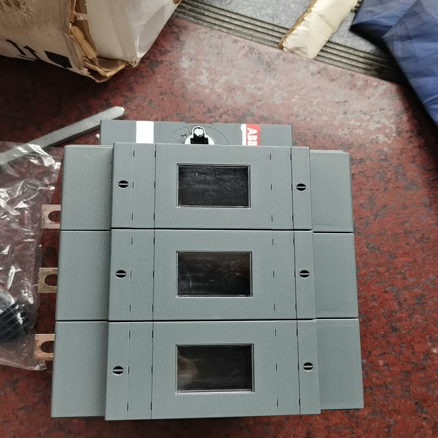 【请询价】ABB开关  OS400D03P全新外包装破损螺丝没有了
