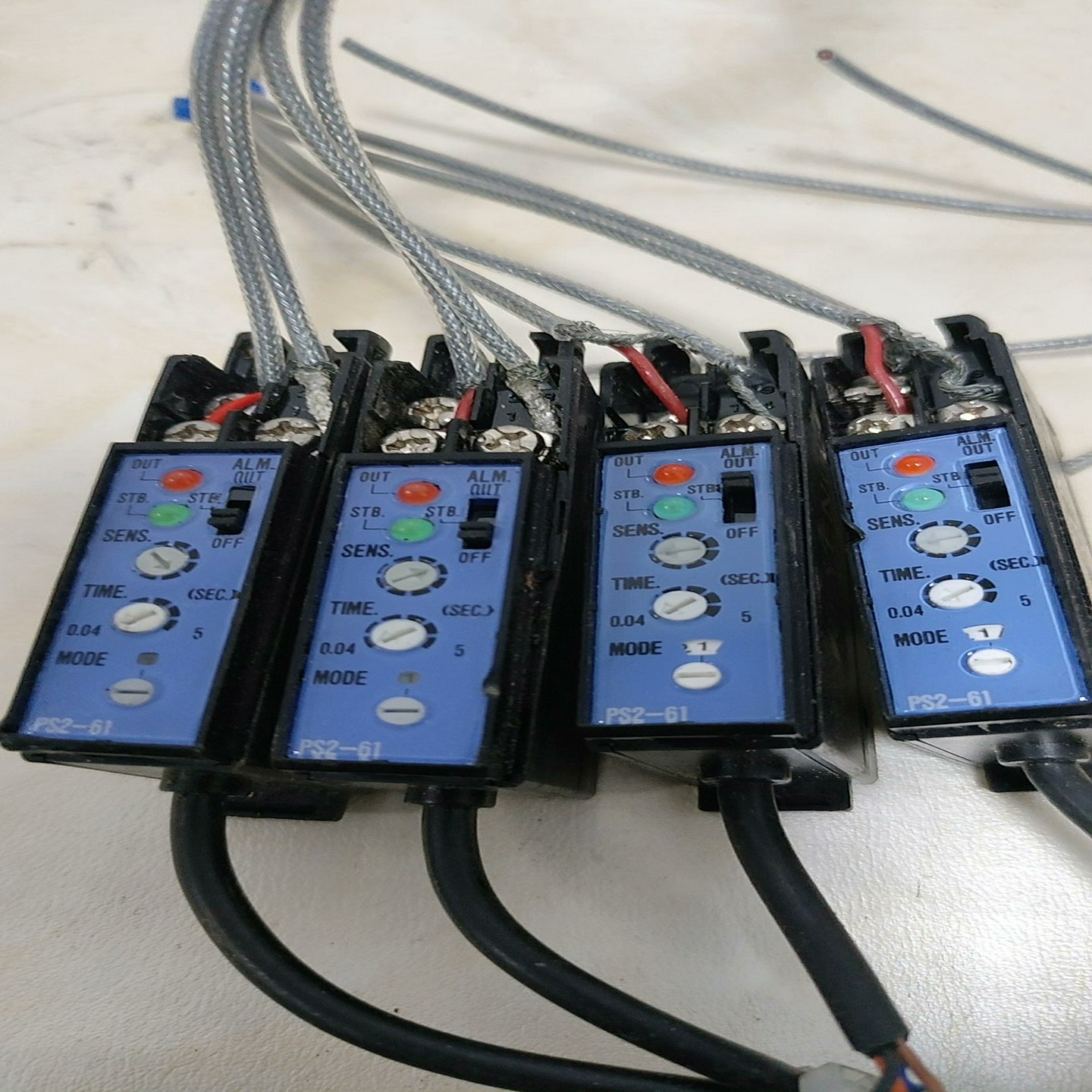 件基恩士光纤放大器 FS2-61 放大器。，~询价