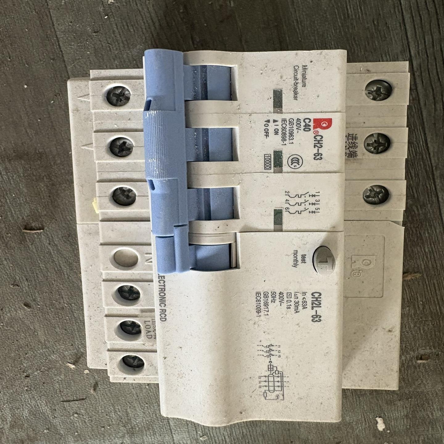 常熟开关厂漏电断路器CH2L-633P40A漏电保护器；议价