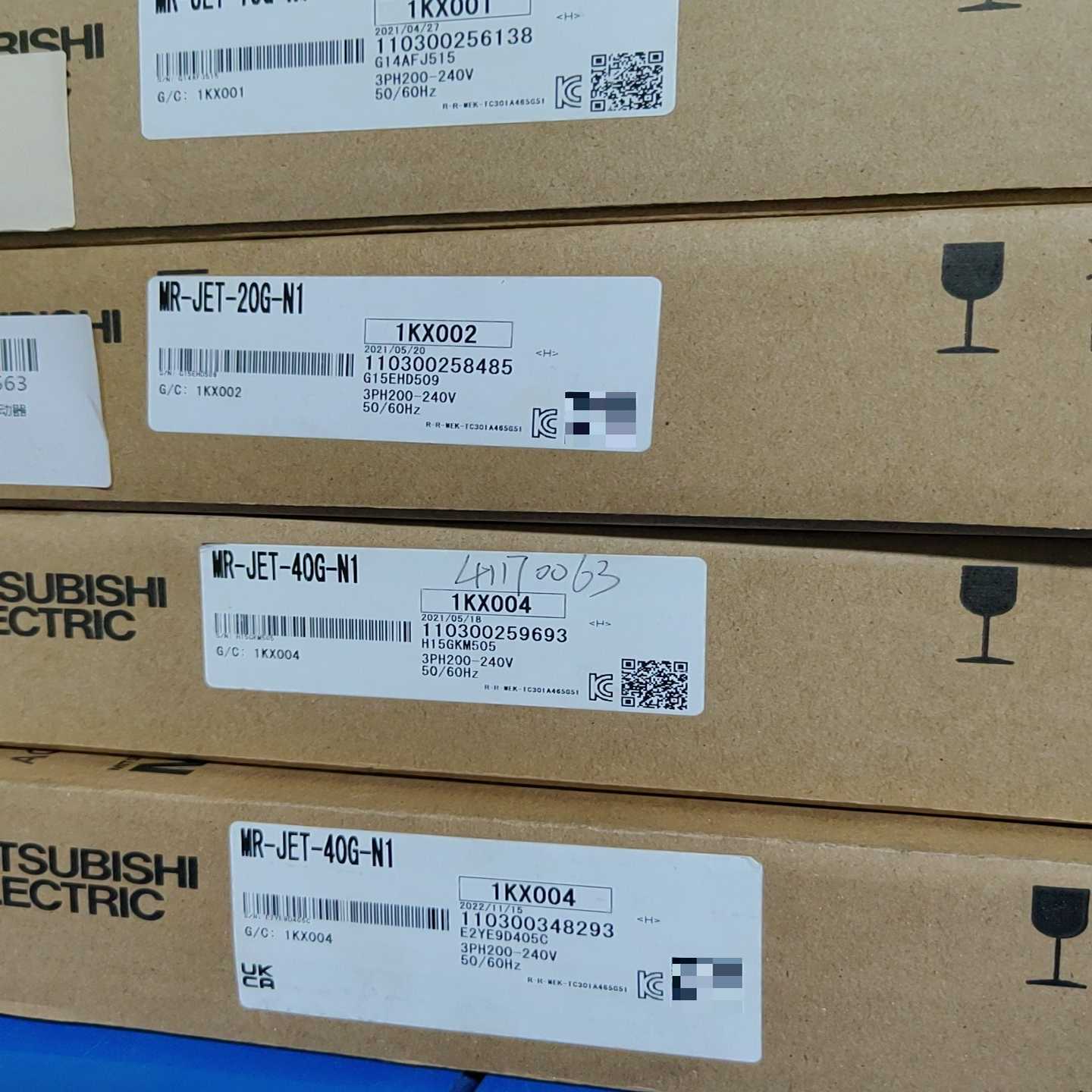 全新Mitsubishi伺服电机和驱动器，型号MR-JET---议价商品