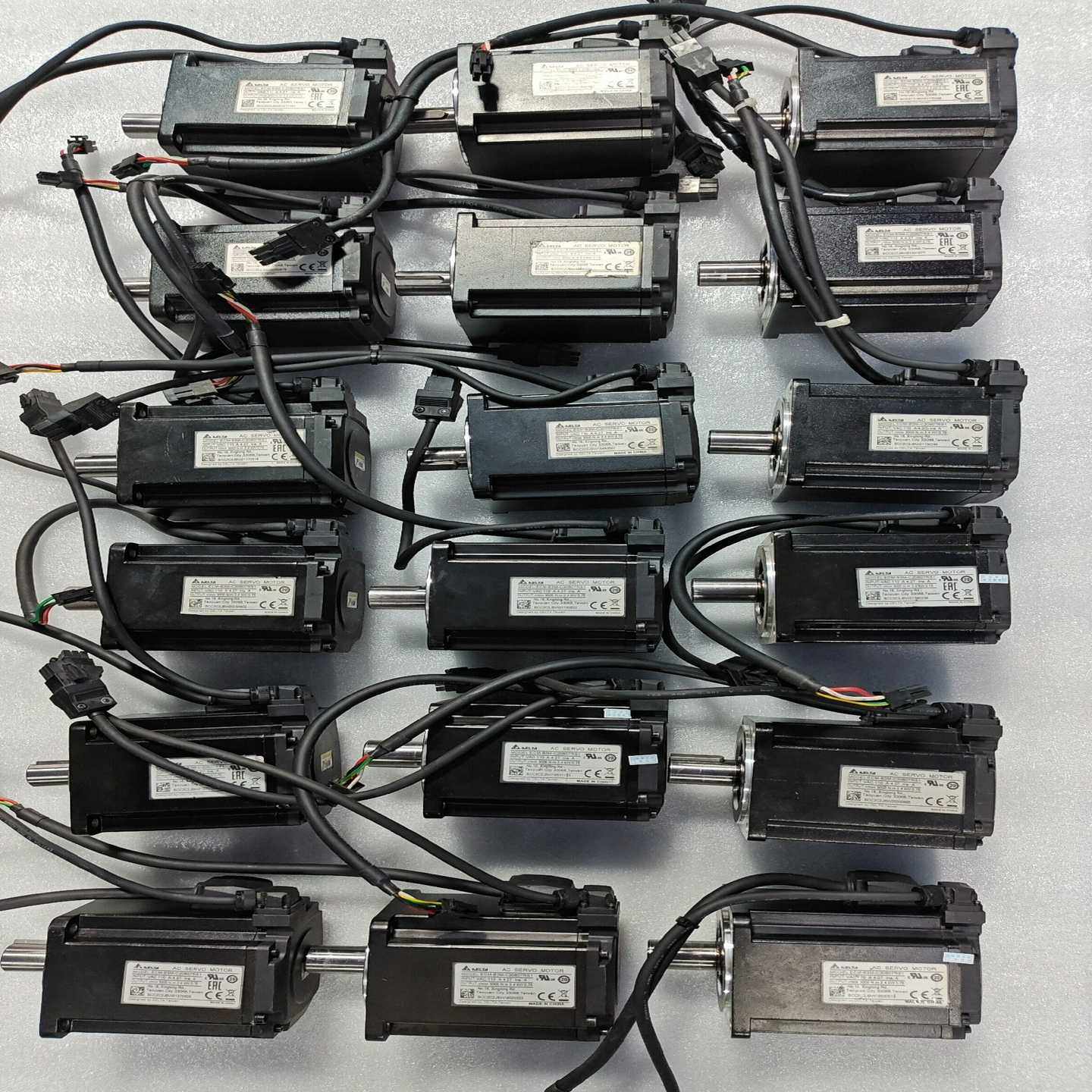 台达B3系列伺服电机750w ECM-B3M-C20807R~询价