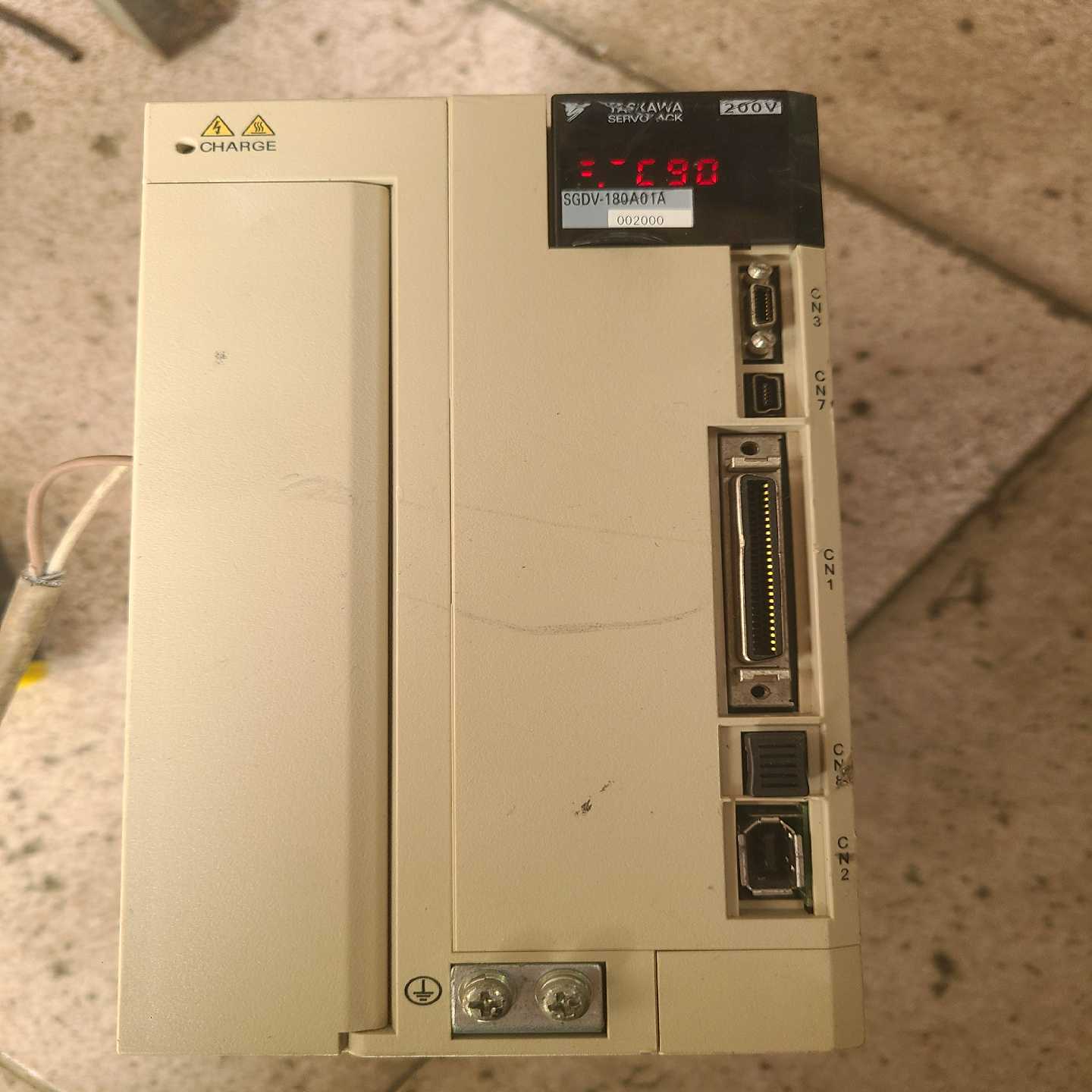 议价安川五代驱动器，SGDV-180A01A002000，实物拍