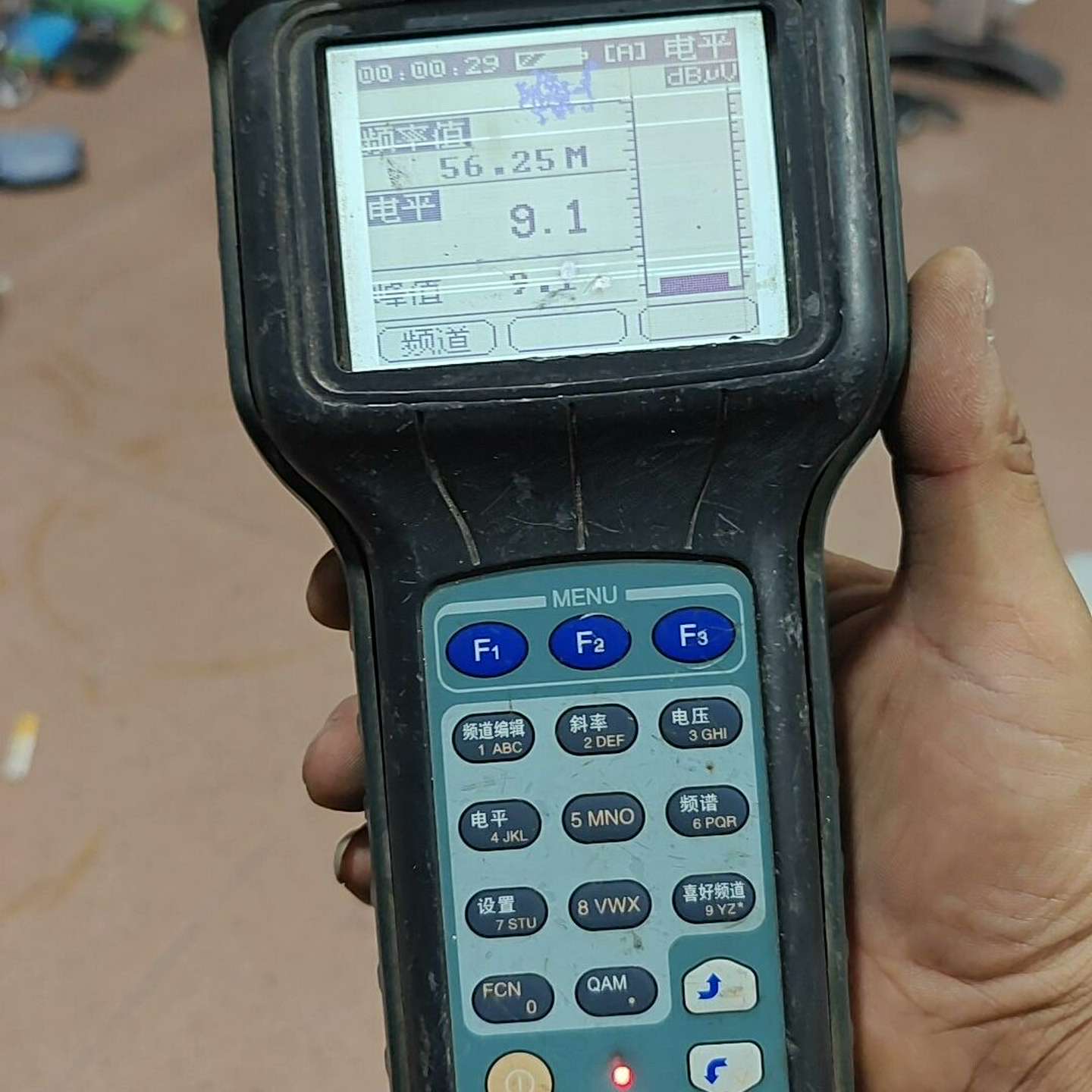 议价-德力DS2100A数字场强仪误码率测试仪液晶屏顶部边缘