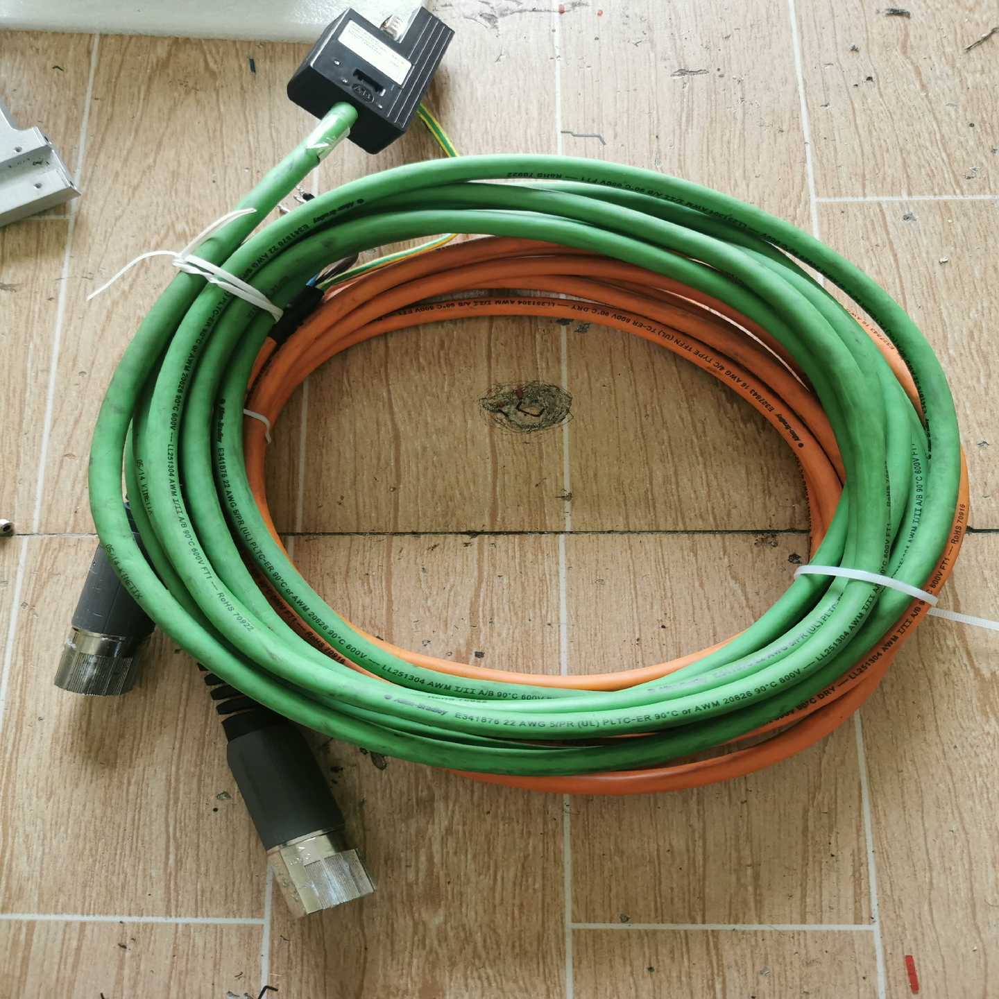 议价AB伺服线缆2090-CPWM7DF-16AA12伺服电机控