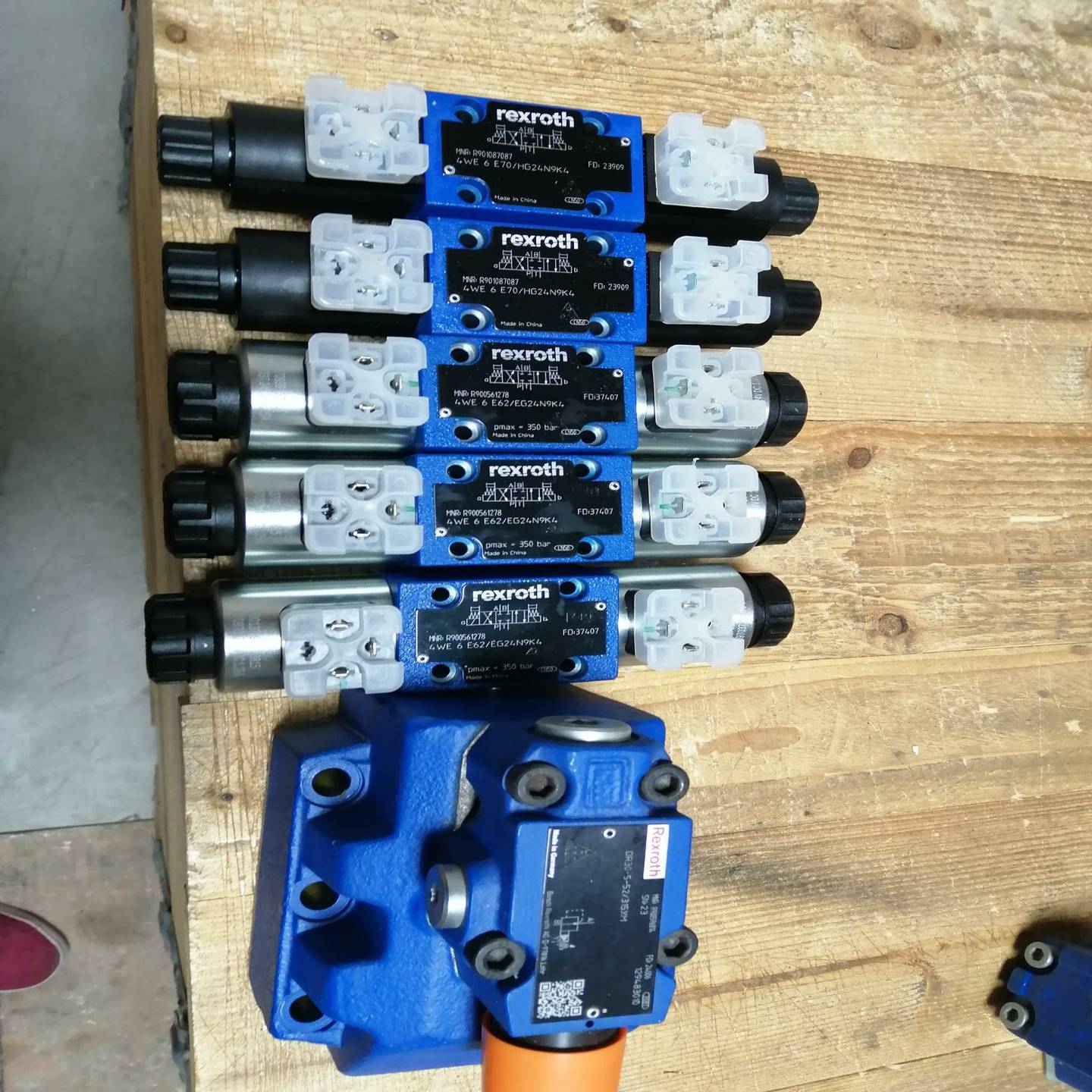 （议价）德国力士乐电磁换向阀4WE6E6X/EG24N9K4