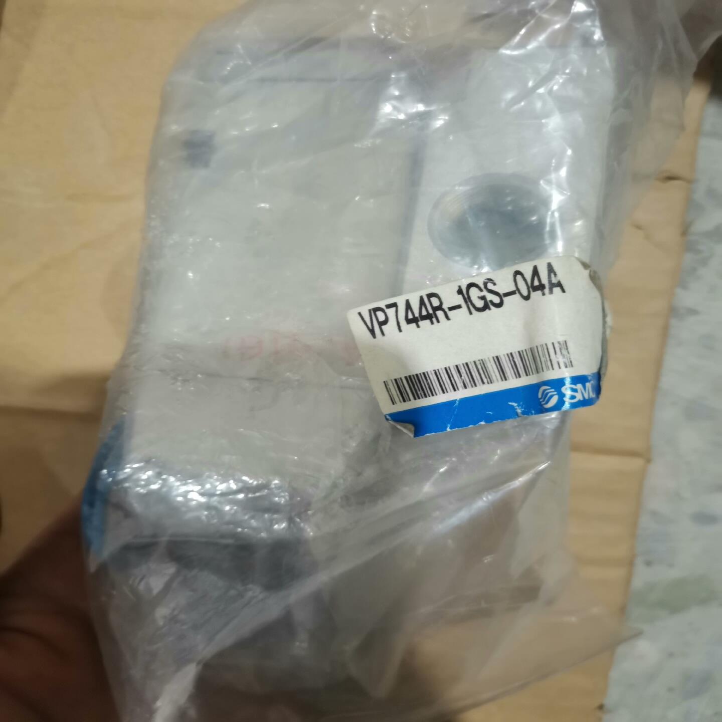 【请询价】SMC电磁阀VP744R-1GS-04A全新没包装