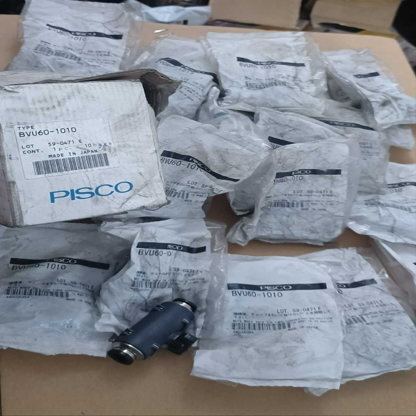 【请询价】全新日本PISCO 匹士克球阀 BVU60-1010有9只