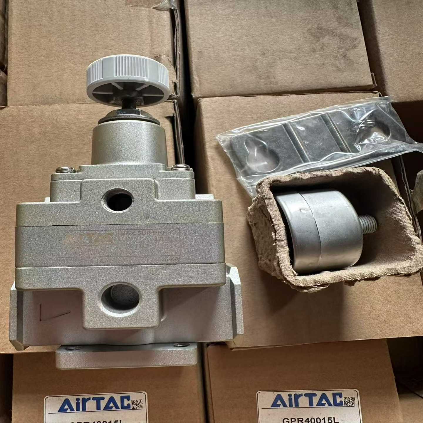 询价亚德客AIRTAC精密调压阀，型号GPR40015L全新货。