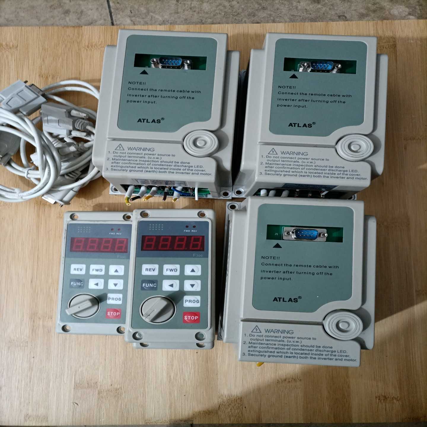 咨询-AS2-104，爱得利变频器，220V0.4KW，外接面板控