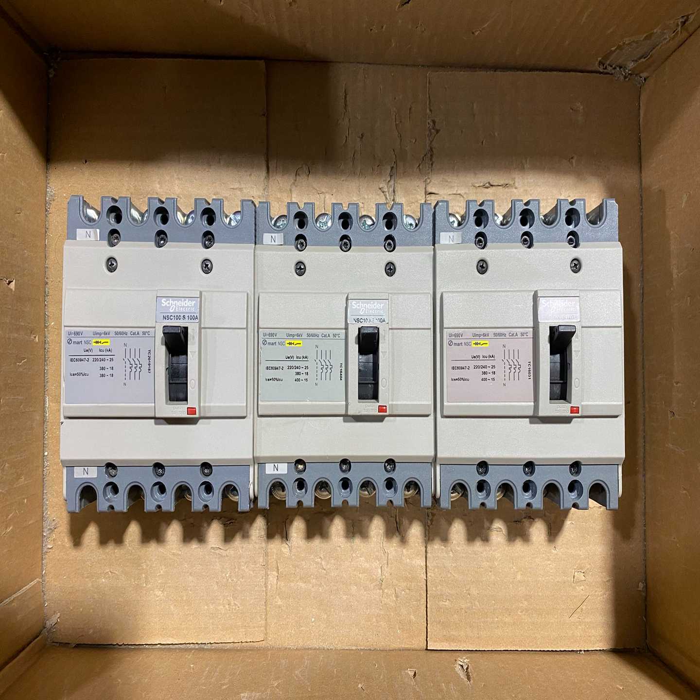 询价施耐德NSC100S4P100A塑壳断路器空气开关正品