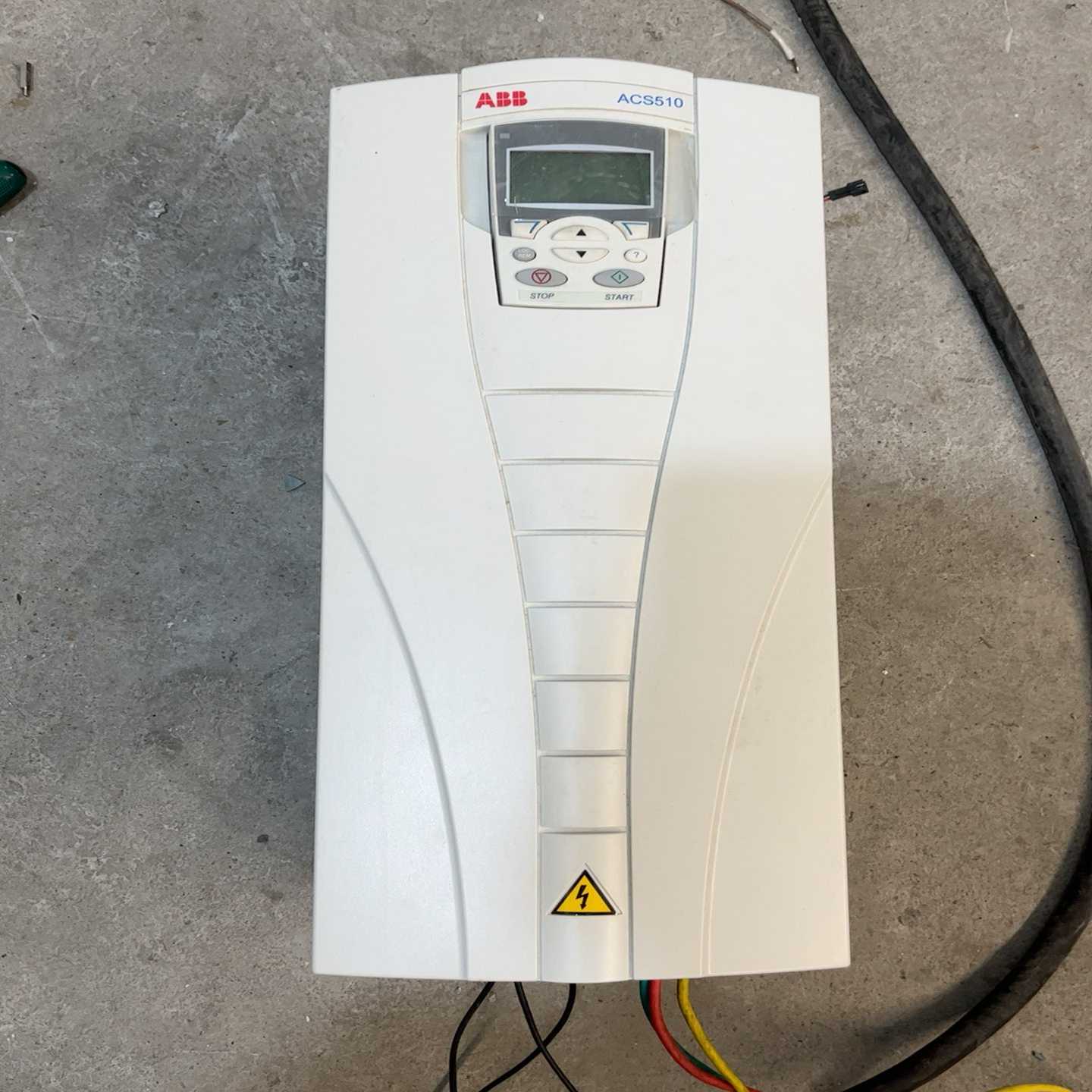 咨询-ACS510-01-038A-4，板子成色很新，功