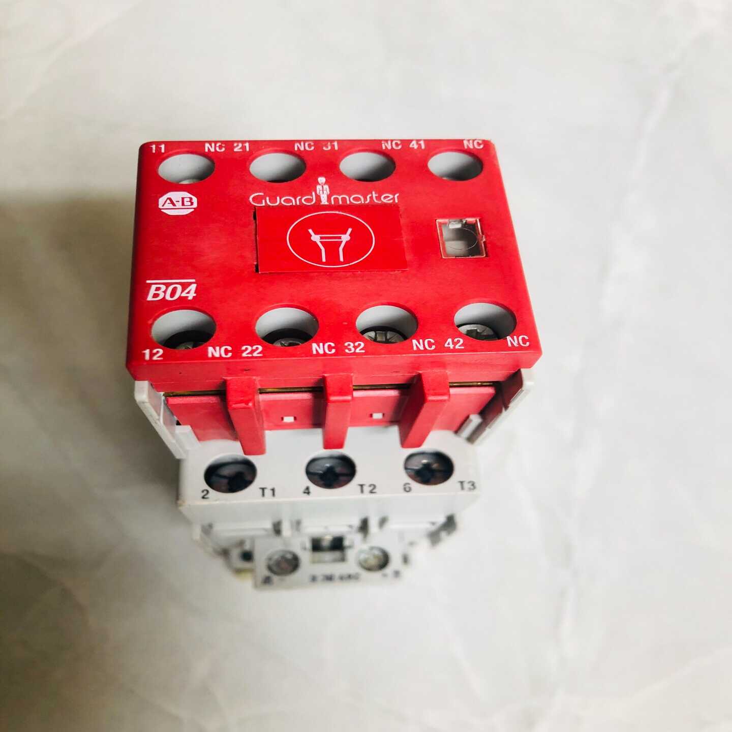 AB罗克韦尔100-C30接触器24VDC，成色如图.询价