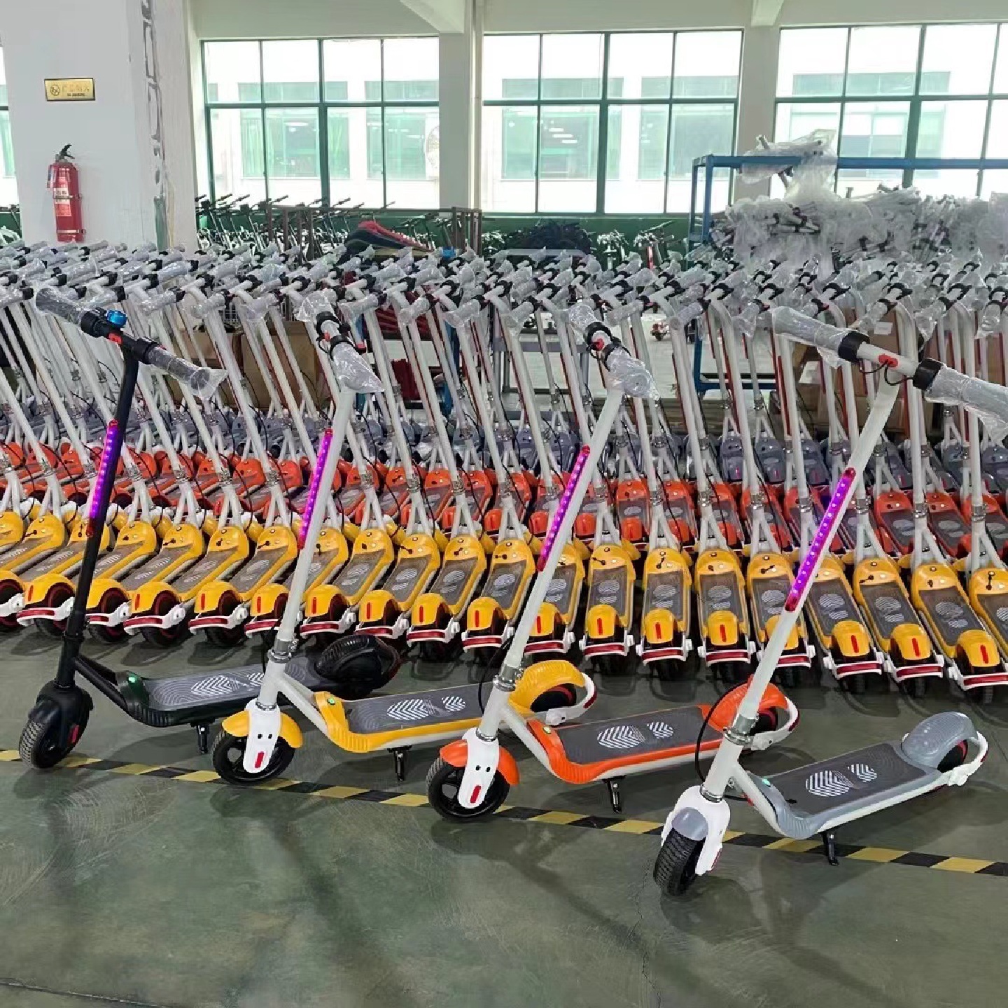 2023新款6.5寸儿童电动滑板车迷你代步车kidsbike