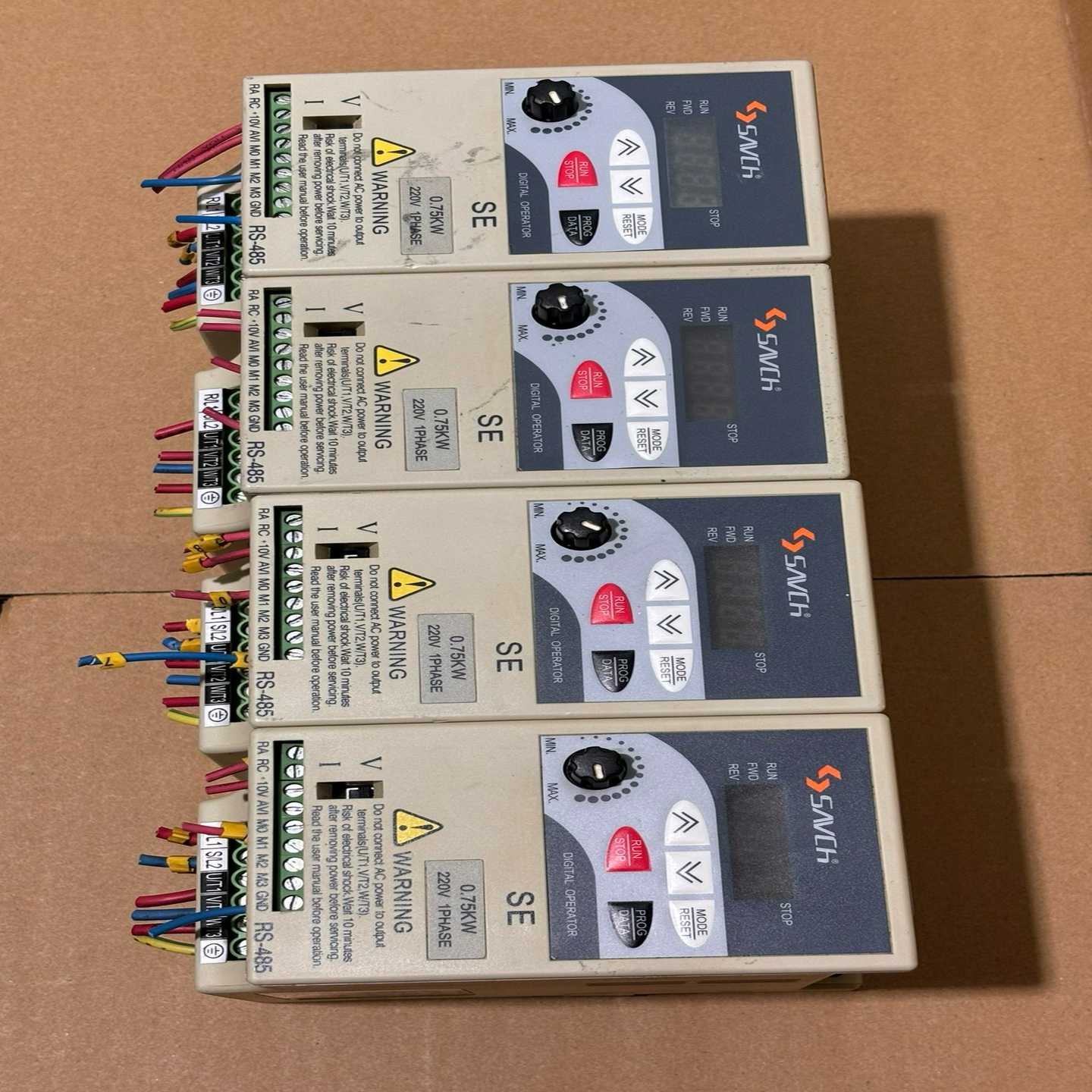 （洋洋设备）三碁变频器，正常使用，SE-20071A