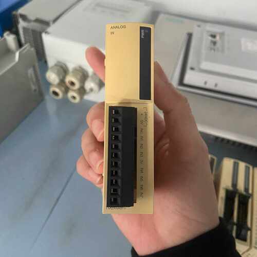 施耐德TM2AMI8HT东西实物图--议价商品