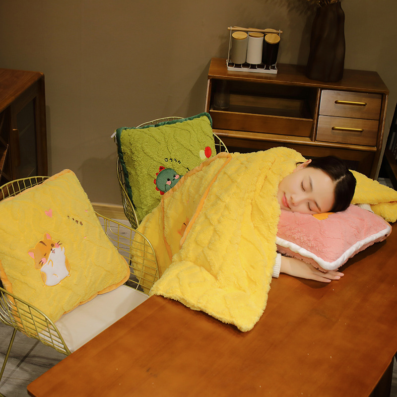 抱枕被子两用二合一塔芙蓉加厚毛毯办公室午睡汽车折叠靠枕空调被