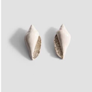 新款耳饰米白法式极简高级感气质小众设计感时尚吸晴珐琅海螺耳环