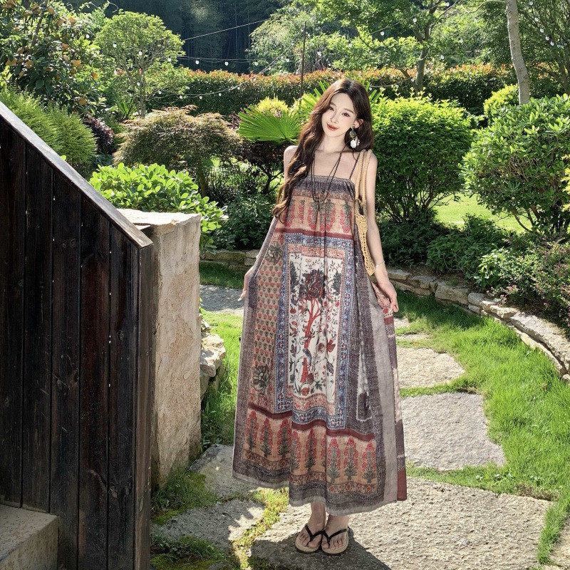 江一燕同款复古印花挂脖长裙吊带连衣裙女夏云南古城旅游穿搭度假