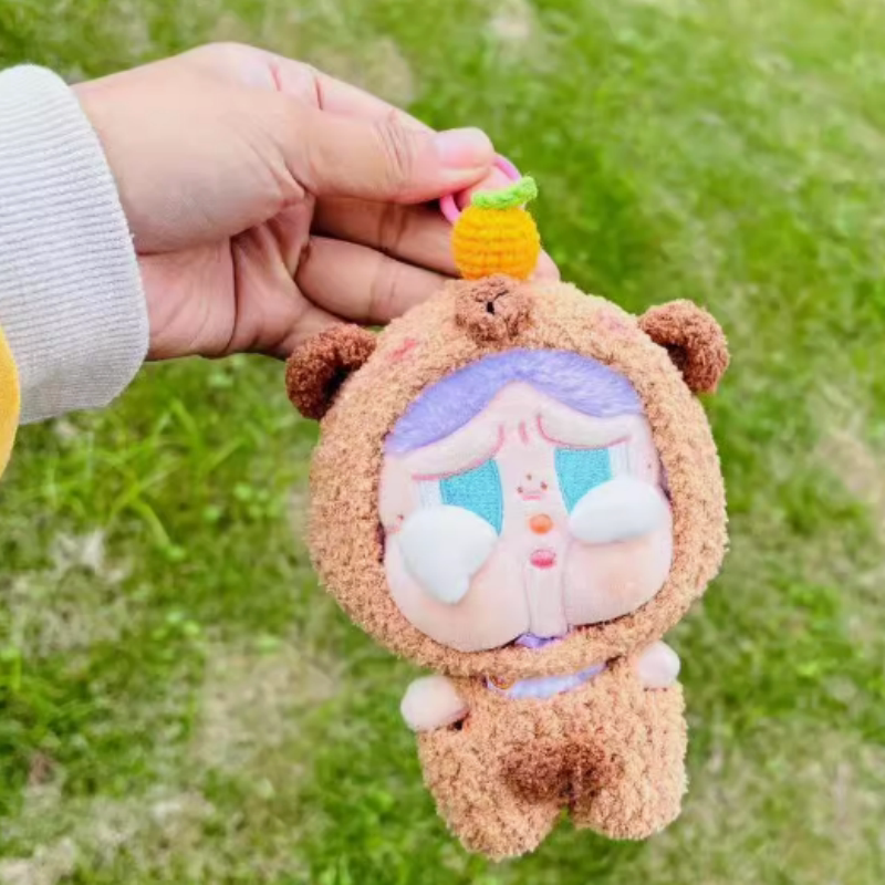 泡泡玛特哭娃盲盒搪胶popmart钥匙扣挂件娃衣crybaby玩偶毛绒衣服