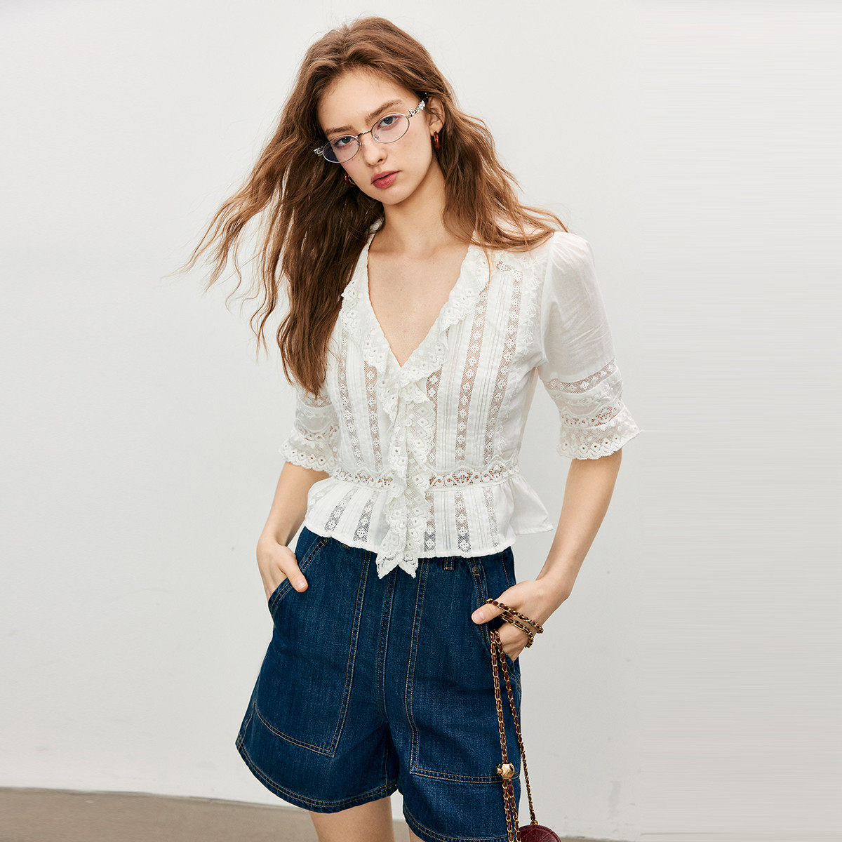 现货~天花板 定位刺绣法式荷叶边领喇叭袖蕾丝拼接压褶薄棉衬衫女,女装/女士精品,衬衫,淘宝优惠券,粉丝福利购,淘宝优惠卷