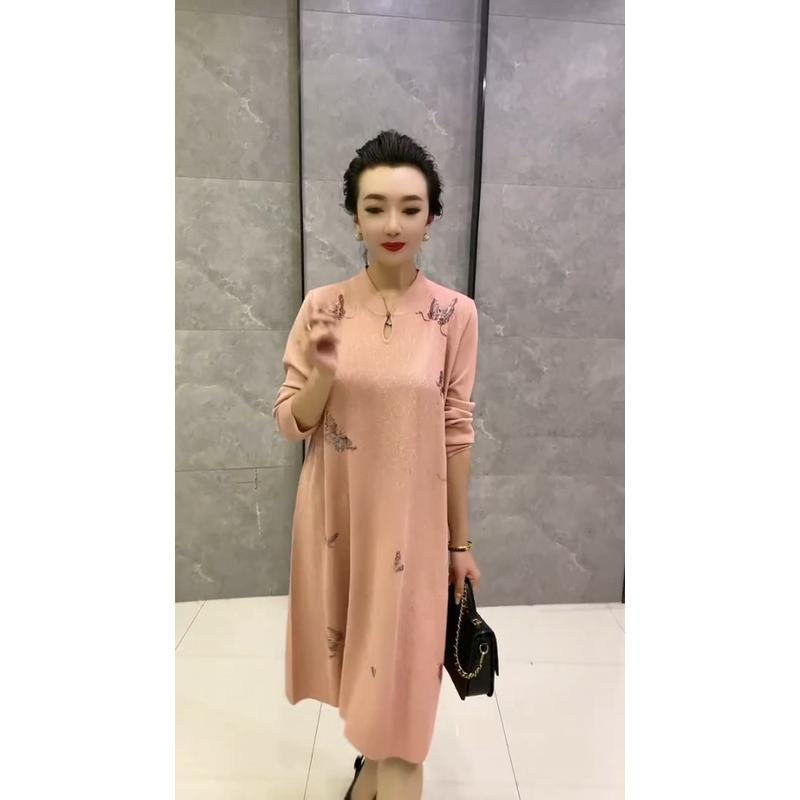 中年女士领秋冬妈妈中长款宽松显瘦中式毛衣裙